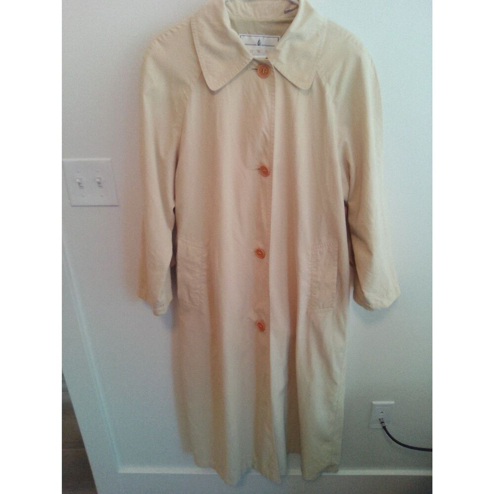 Vintage Towne by London Fog Women's Trench Coat, pale yellow, size 6.